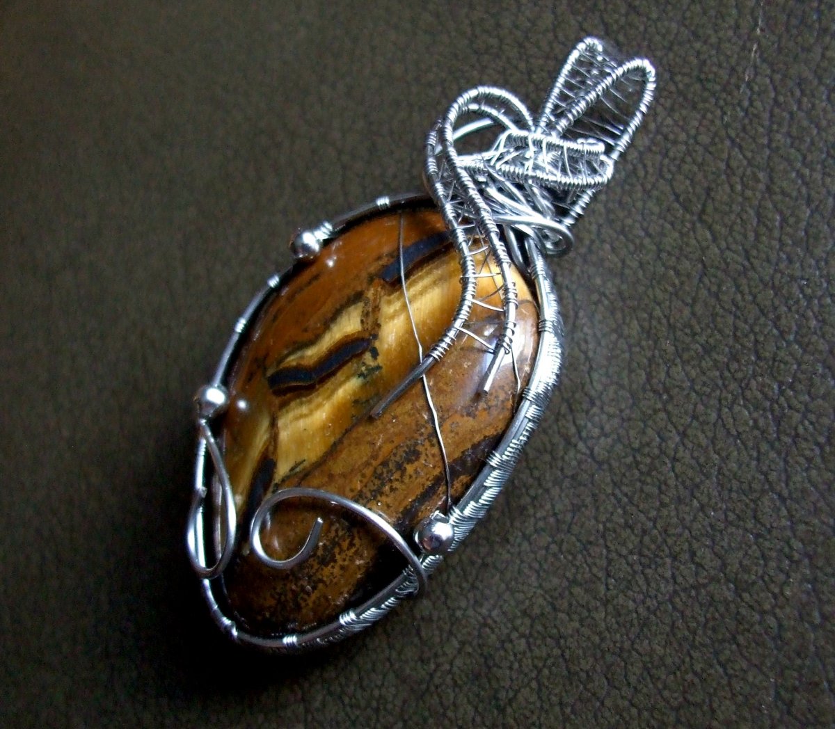 Tygří oko v oceli.