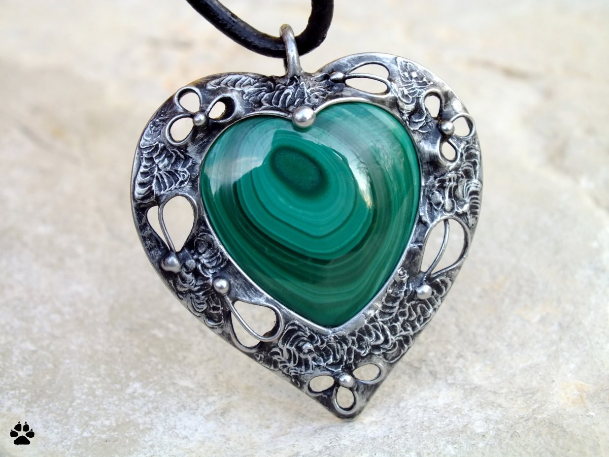 Malachitové srdíčko s lístečky