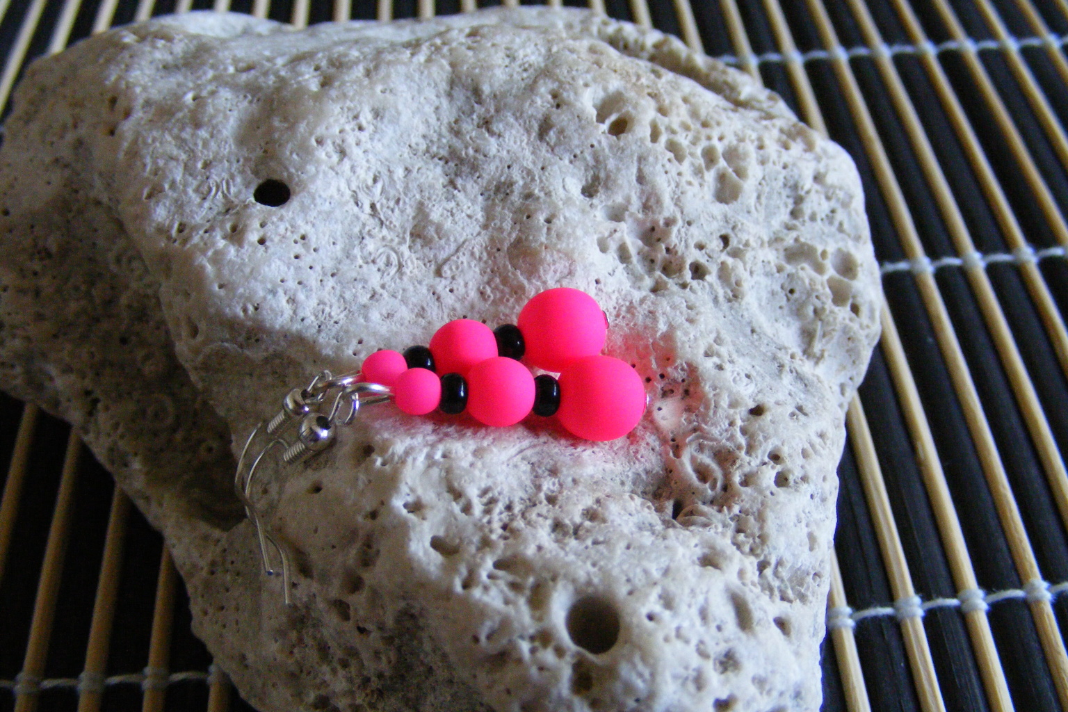 Neon - růžová housenka