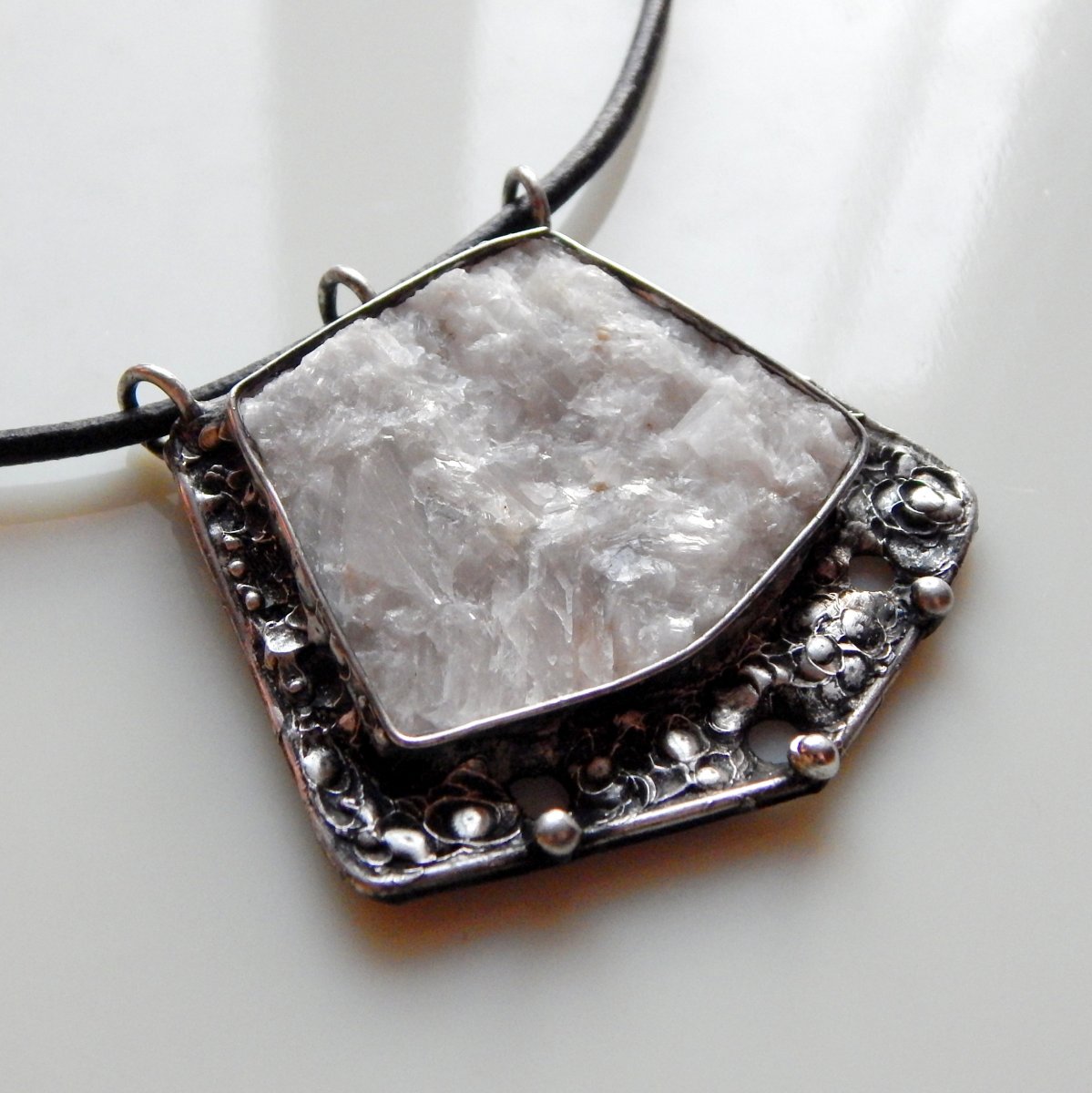 Zasněžené hory - mramor