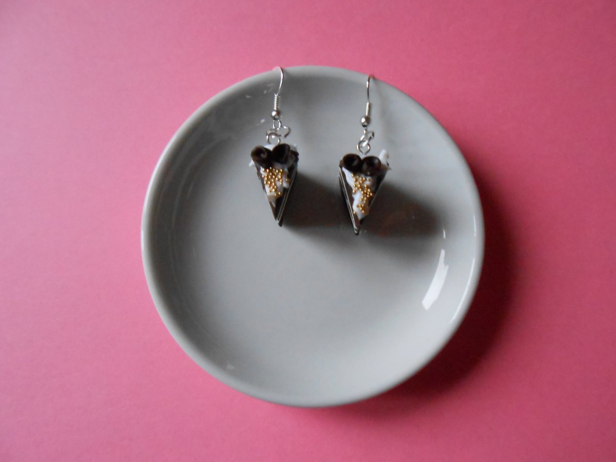 Ozdobený čokoládový dortík