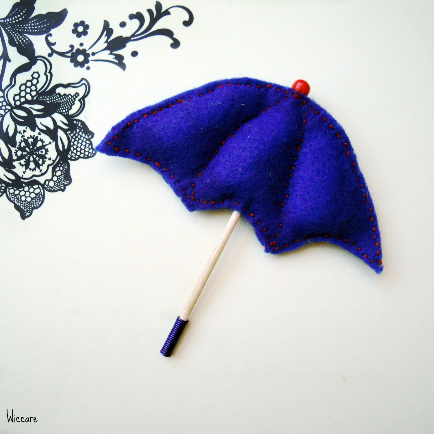 Brož: Deštník na klopu