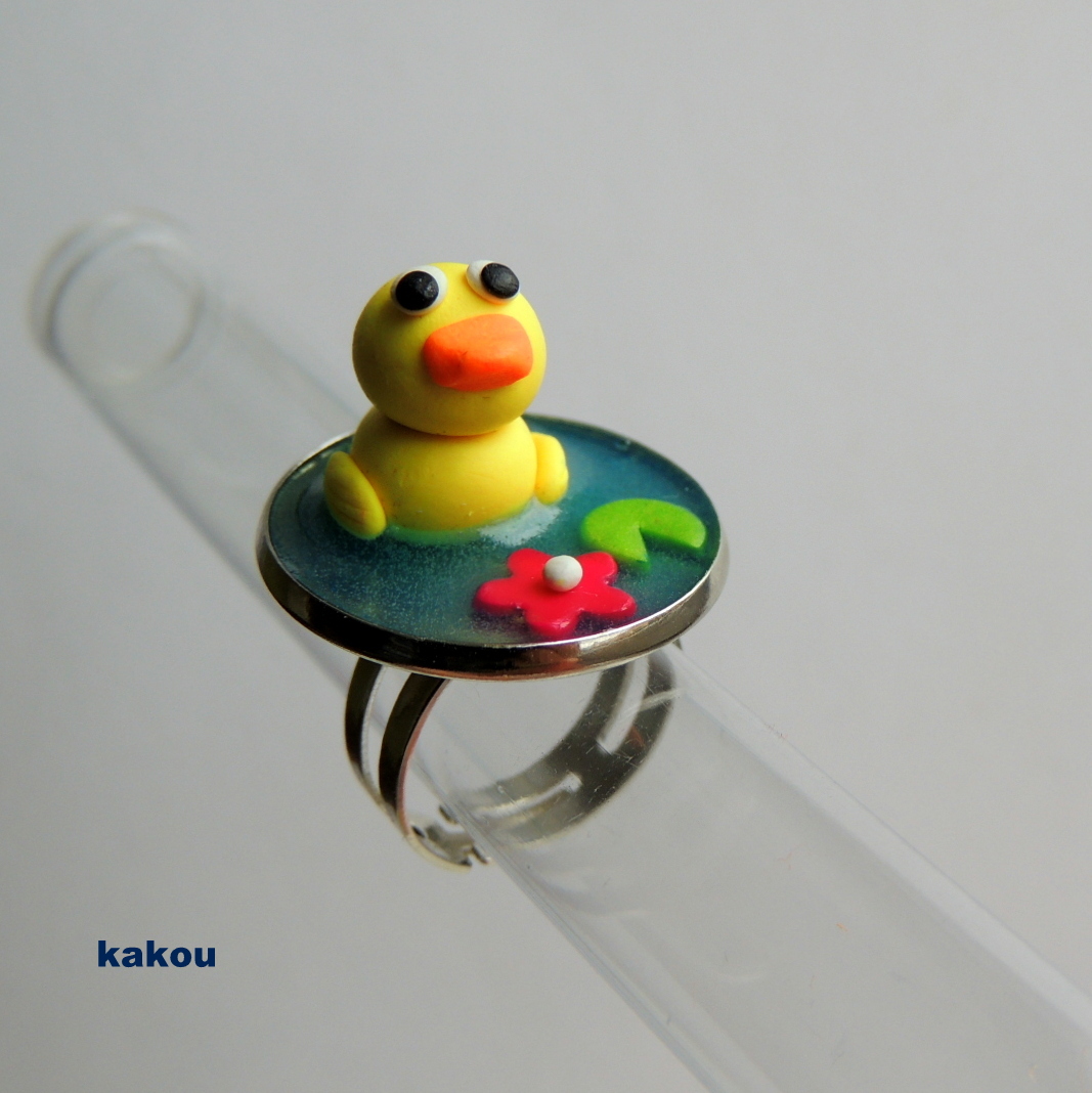 prsten s kačenkou na vodě 