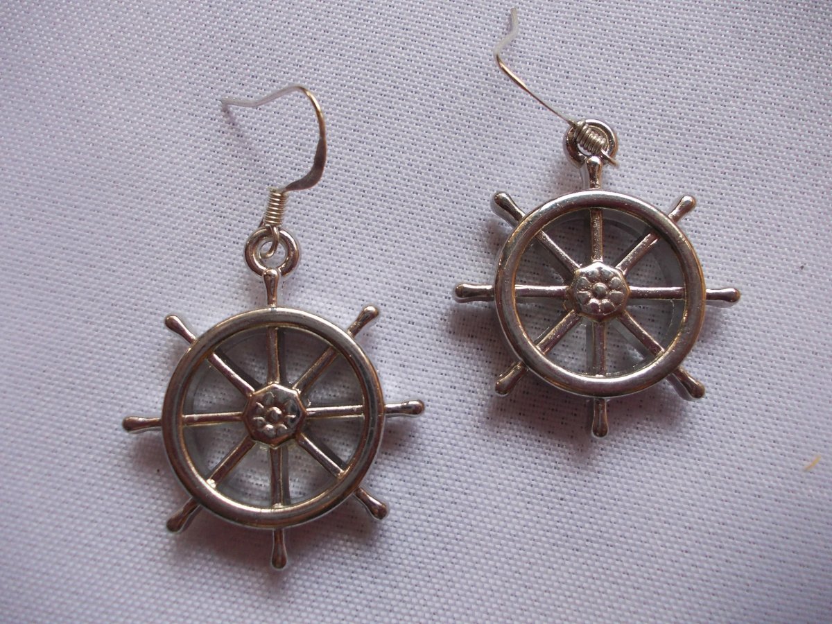 náušnice námořnické
