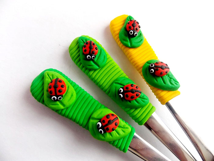 Čajové lžičky - první jarní berušky