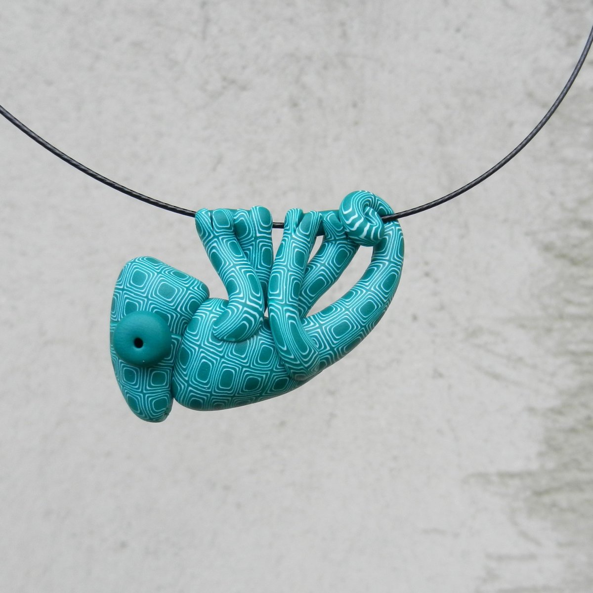 Chamík petrolejový elegán