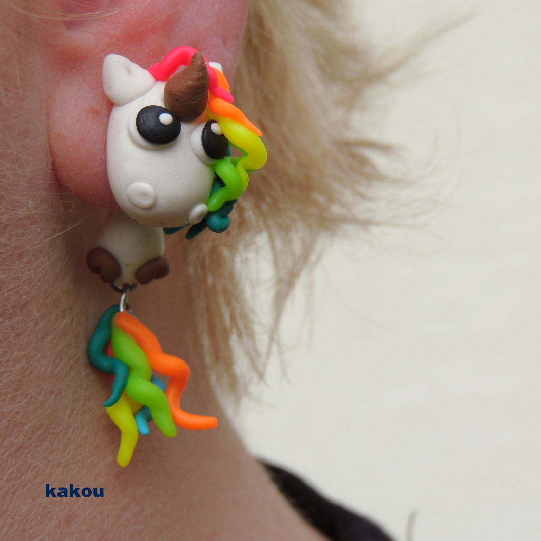 náušnice skrz ucho -jednorožec