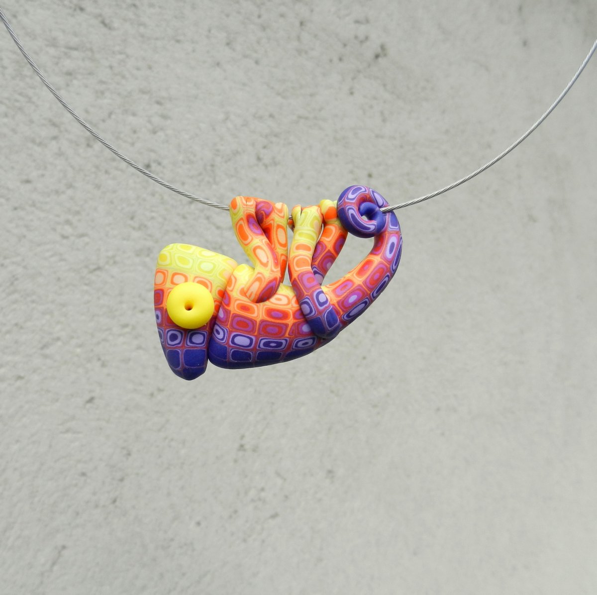 Chamík žlutofialový