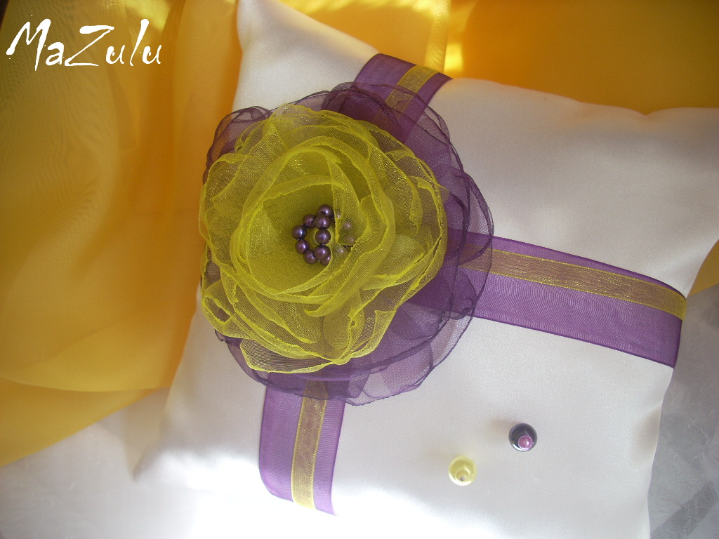 svatební polštář pod prstínky