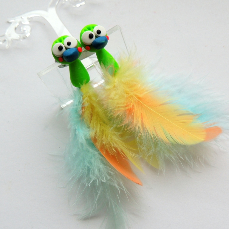 skrz ucho - papoušek - ihned skladem 