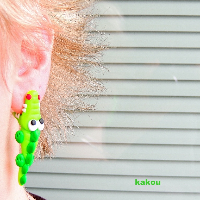 pomooooc krokodýl mi kouše ucho