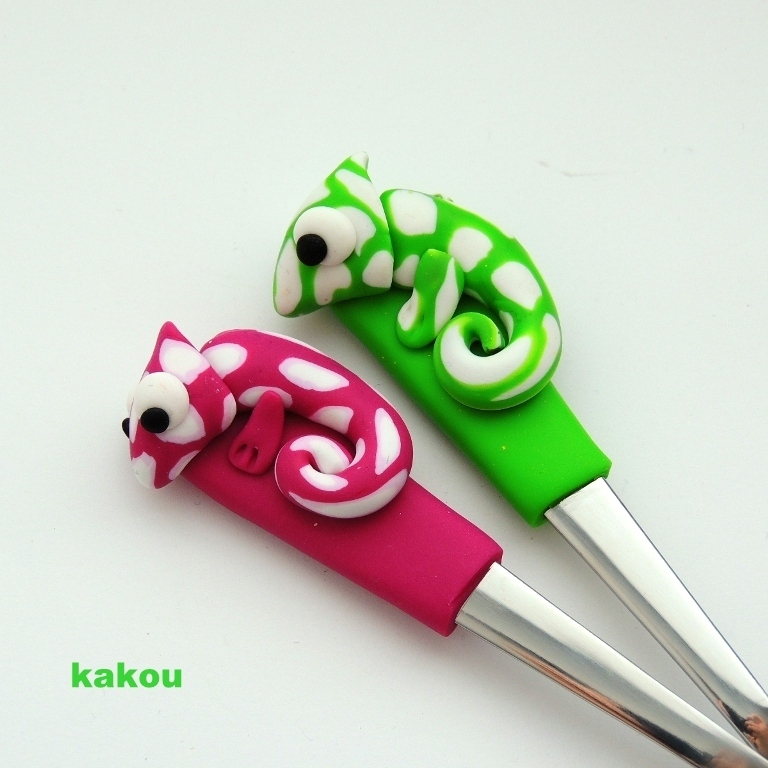 čajová fimo lžička s chameleonem