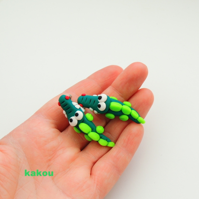 pomooooc krokodýl mi kouše ucho - tmavý