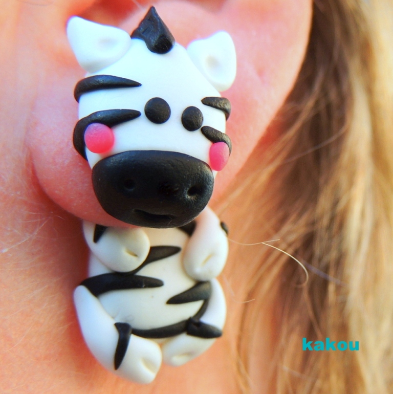 náušnice skrz ucho - zebry