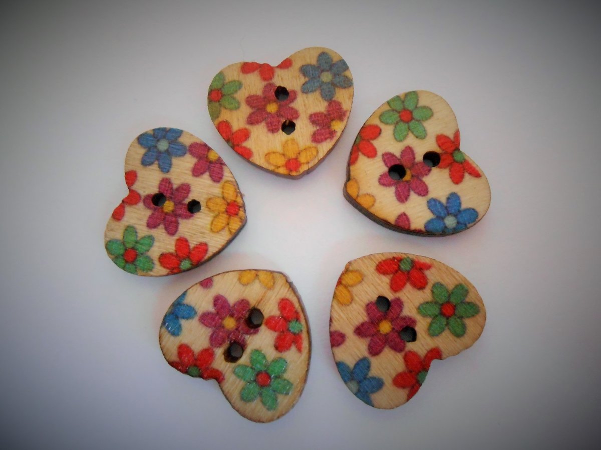Dřevěné knoflíky srdíčka č.4