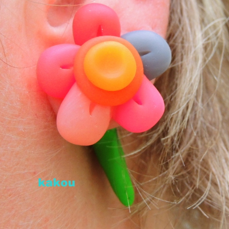 náušnice kytičky - skrz ucho