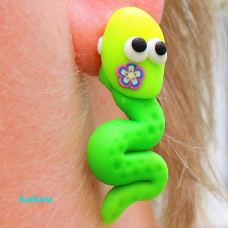 potvůrka kousavá - hadice se žlutou hlavou