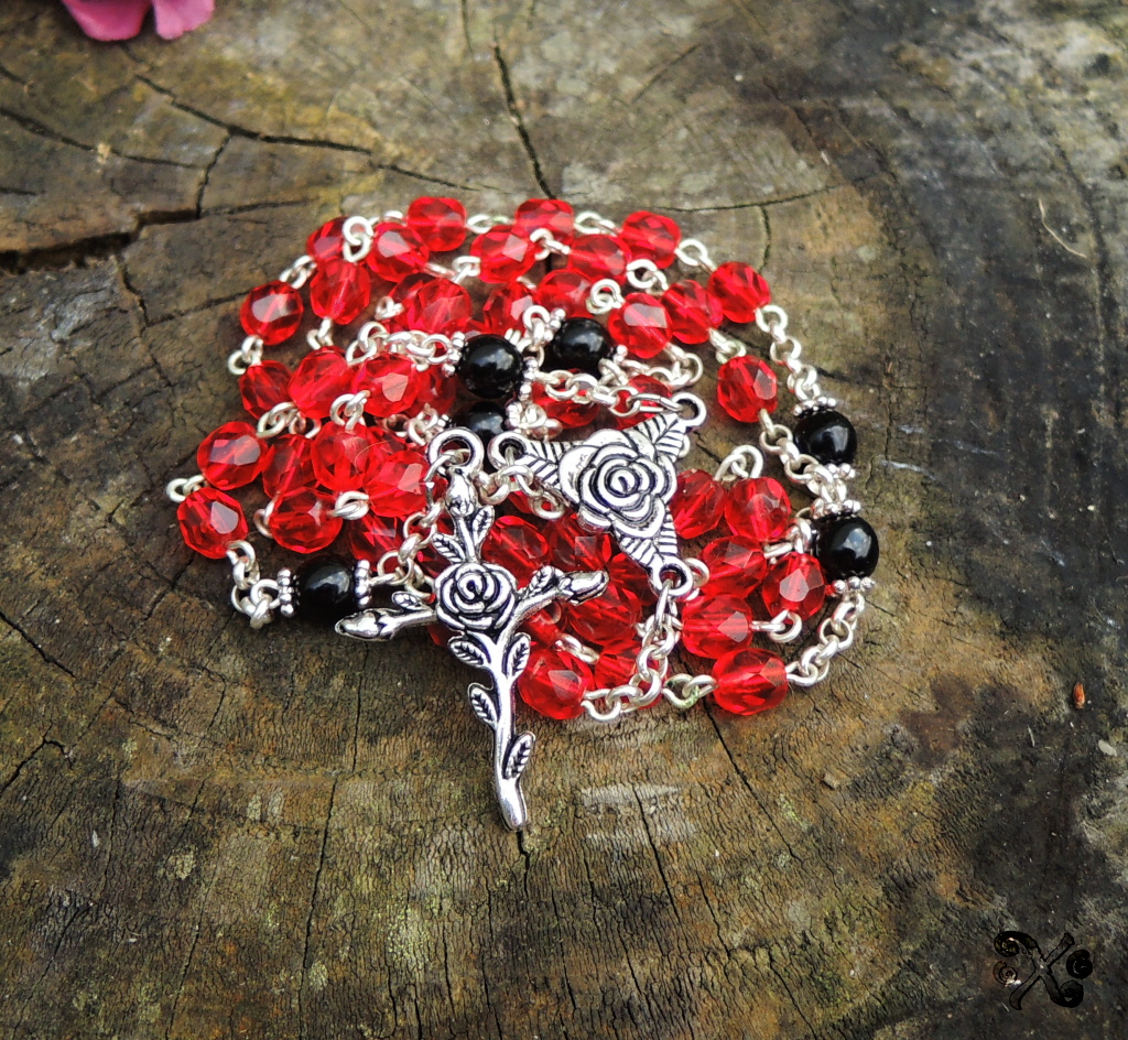 Růžencový náhrdelník červený a černý