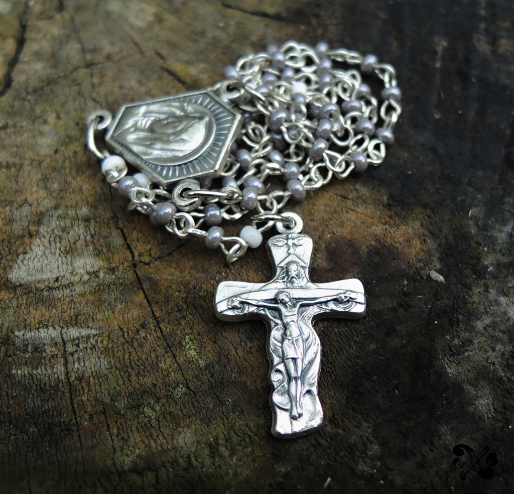 Rokajlový růženec šedý