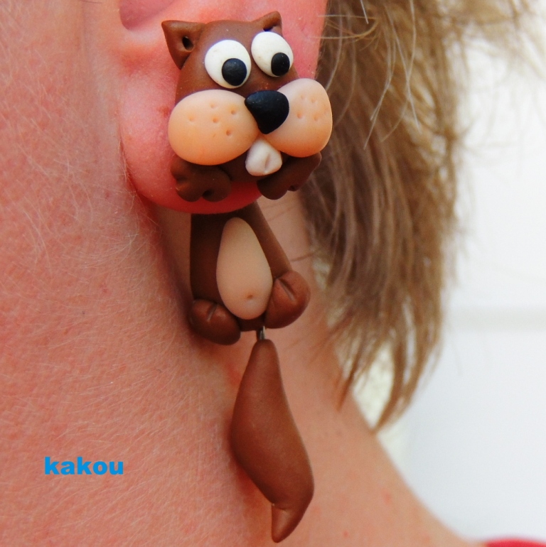 náušnice skrz ucho - veverka