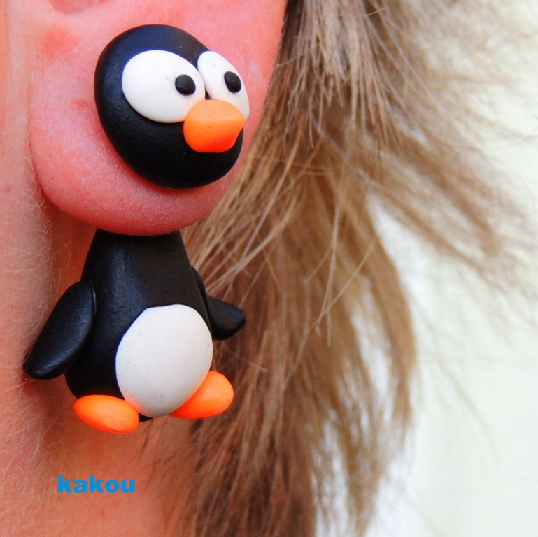 náušnice skrz ucho - tučňák.