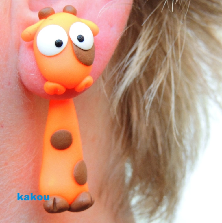 náušnice skrz ucho - žirafa