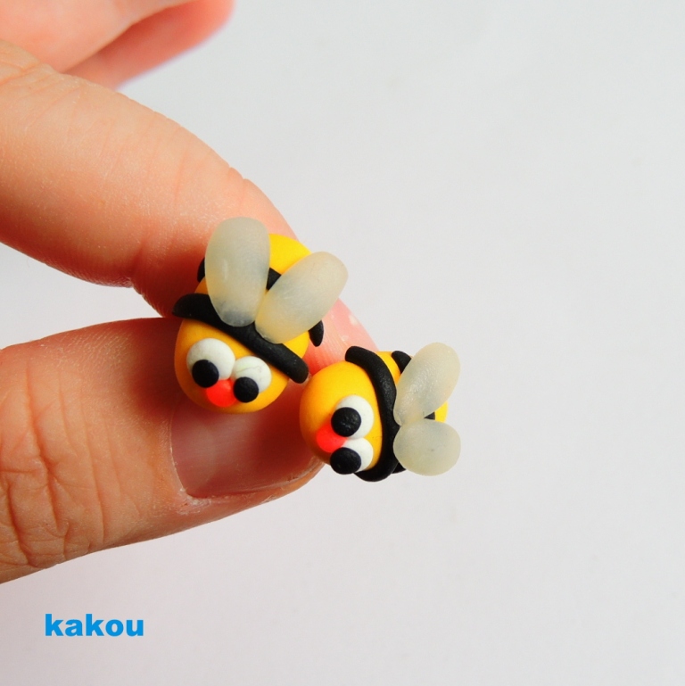 chyť si svého hmyzáčka - náušnice včelky