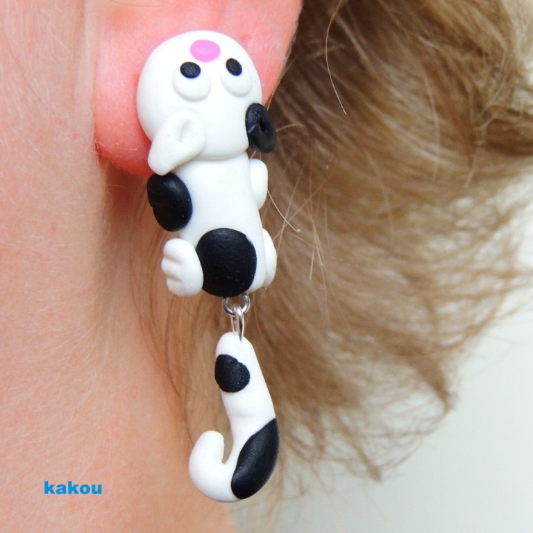 náušnice zakousnuté kočky