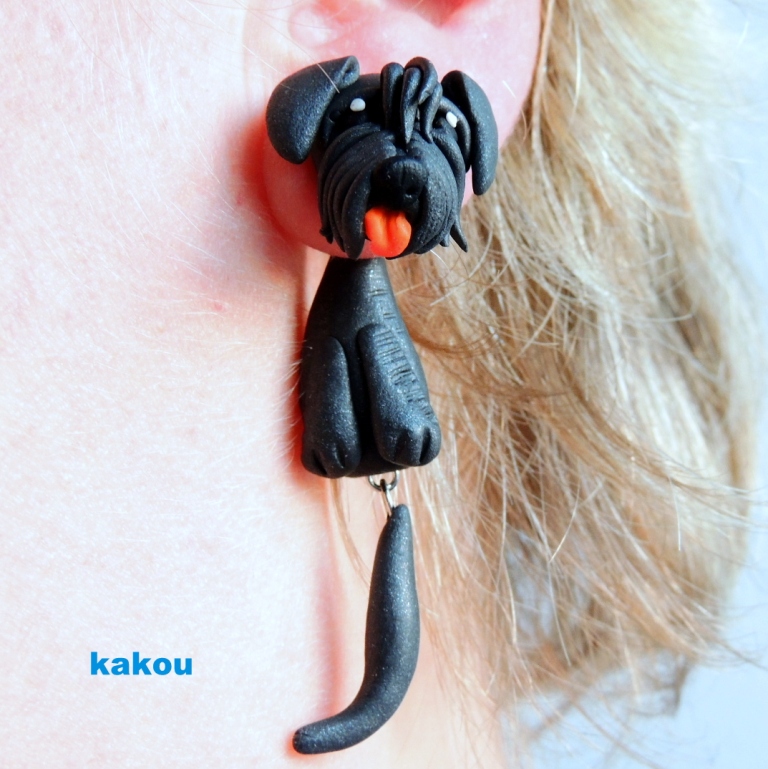 náušnice skrz ucho knírač 