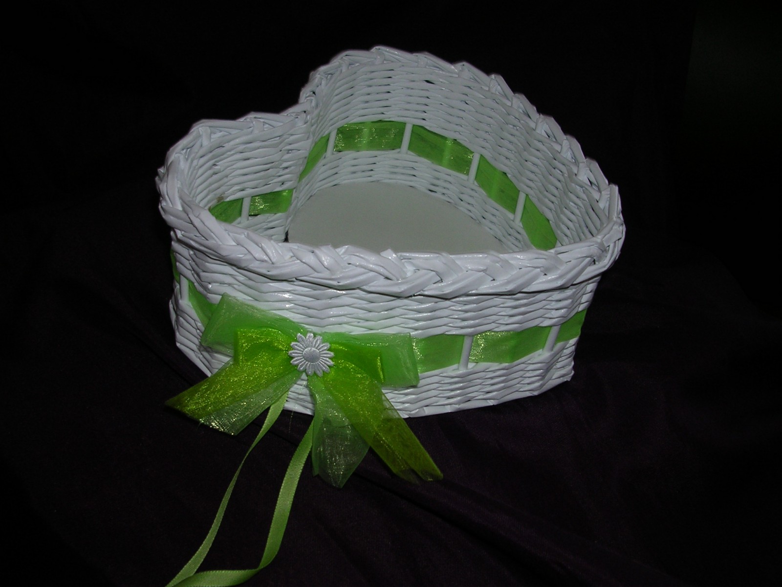 Košík na vývazky ve tvaru srdíčka