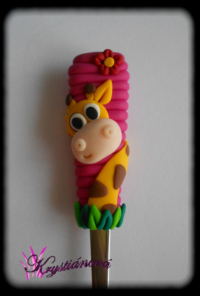 Žirafka na růžovém podkladu