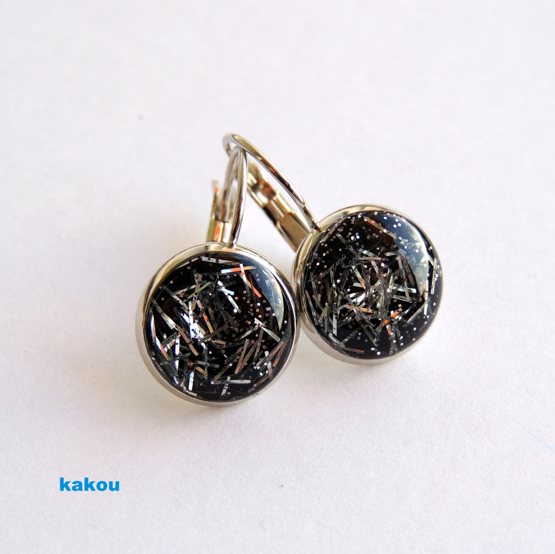 náušnice s pryskyřicí - 12mm černá se stříbrnou