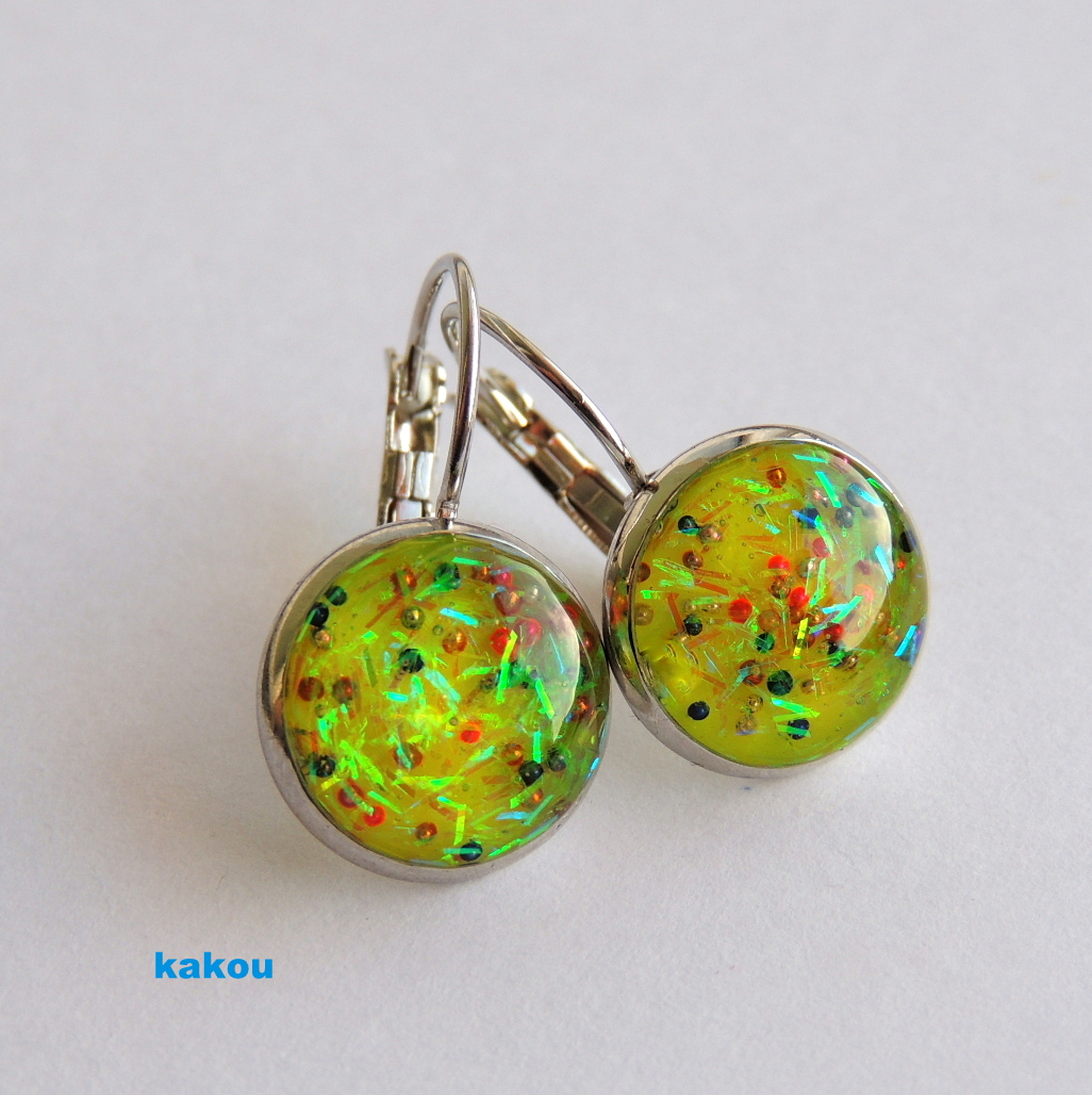 náušnice s pryskyřicí - 12mm neon žlutá