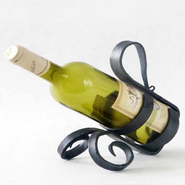 Kovaný stojan na víno Korbel E19