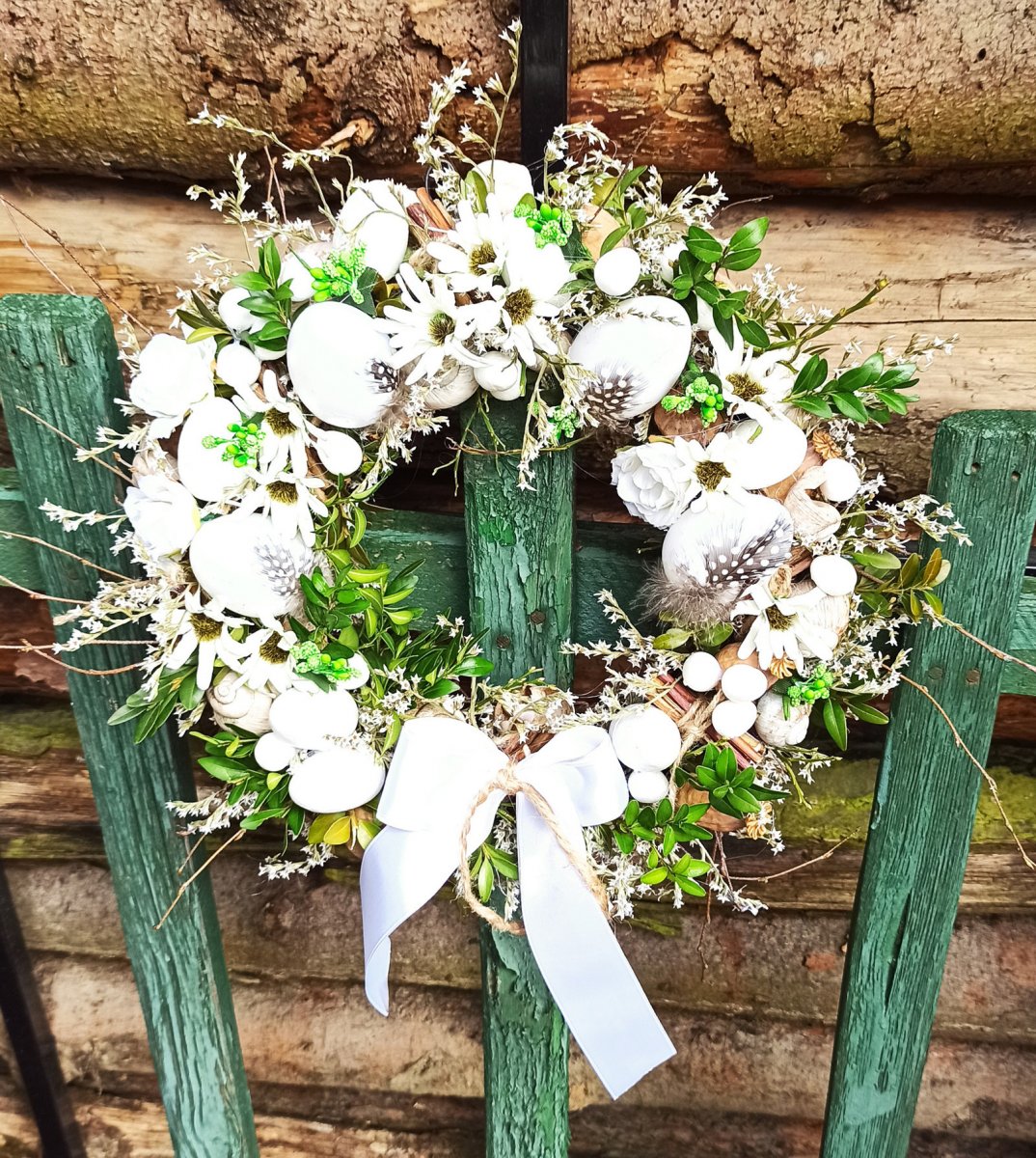 Věnec vajíčka a peříčka