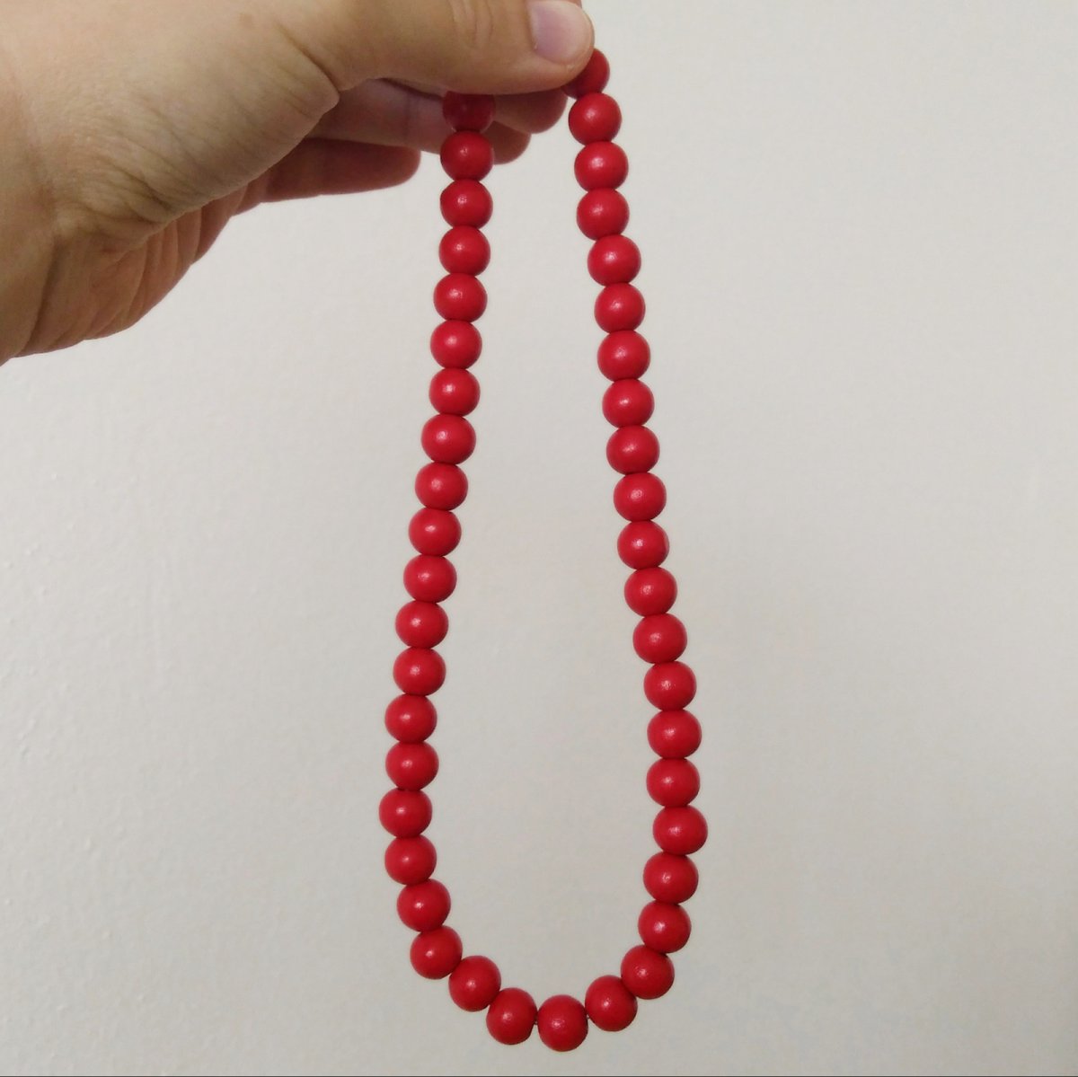 Červené korále - kratší, dřevěné