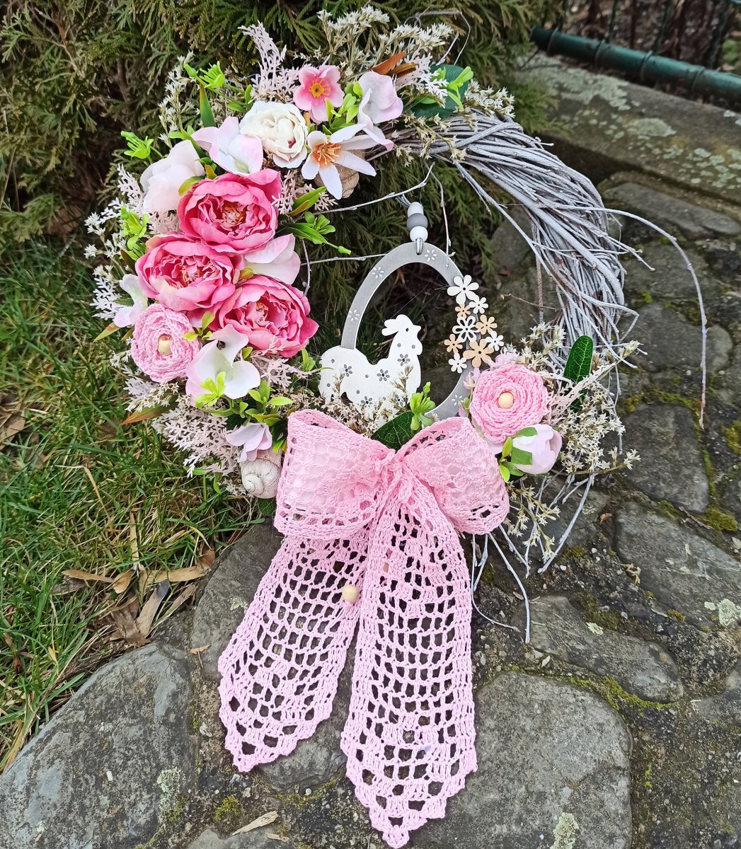 Věneček s háčkovanou mašlí