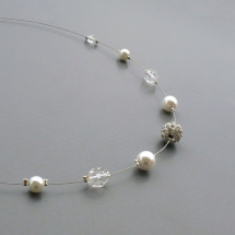 Bíločirý perličk. náhrdelník - kamínky, rozestupy 