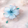Elegantní modrá květinová spona do vlasů