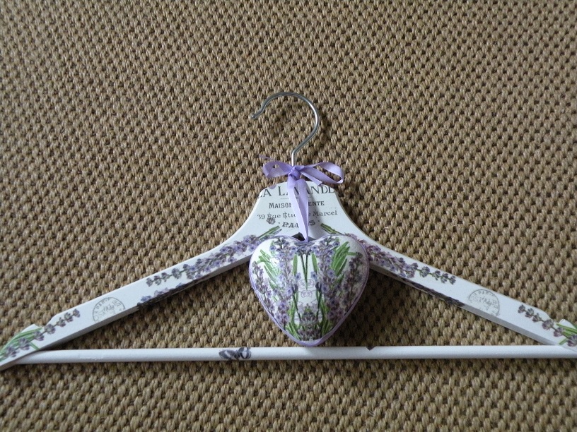 Dekorační ramínko se srdíčkem - levandule