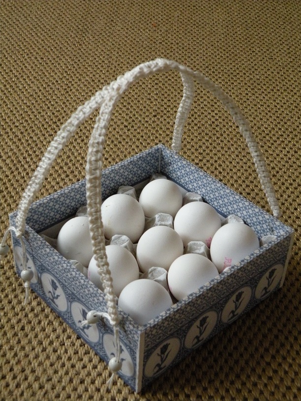 Stojan na dochucovadla/košík na 9 vajec - Holandsko