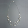 Jemný smetanový perličkový třířadý náhrdelník 