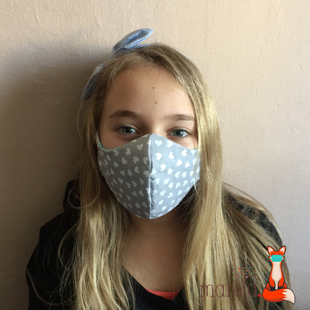 Rouška šedá srdíčka