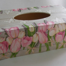 Krabice na kapesníky - Růžové tulipány a motýl