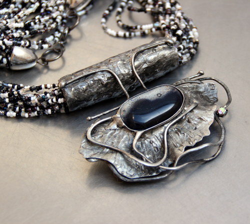 NÁHRDELNÍK BLACK ROUSSE