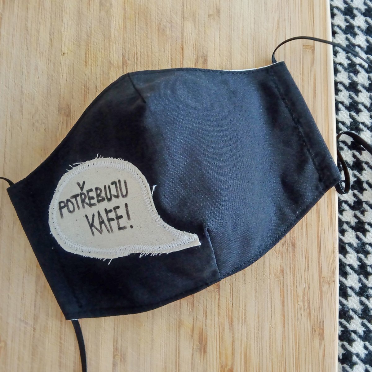 Černá rouška Potřebuju kafe!