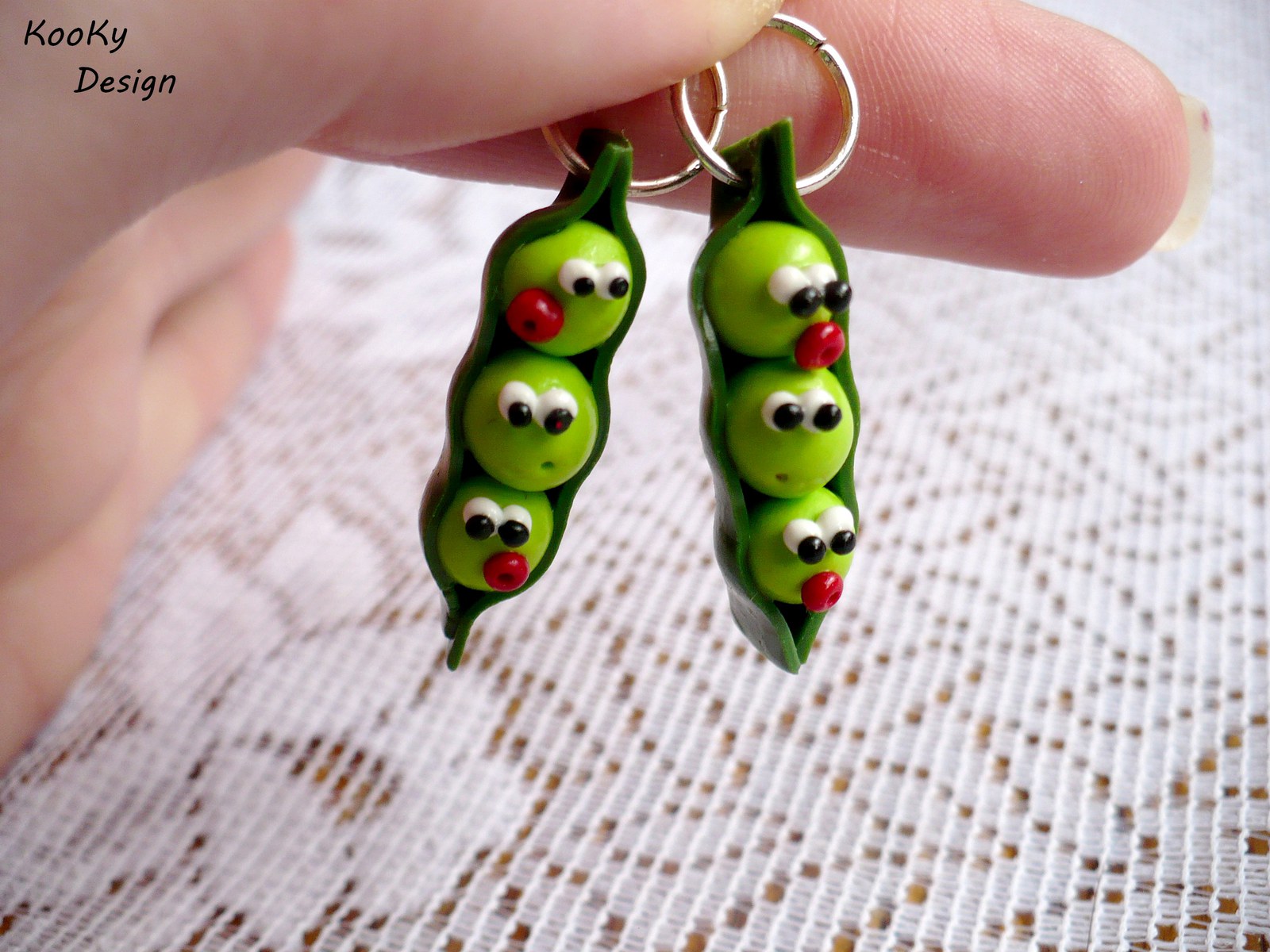 Visací náušnice - veselý hrášek