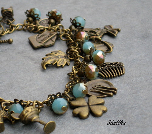 Náramek s přívěsky tyrysově-hnědý