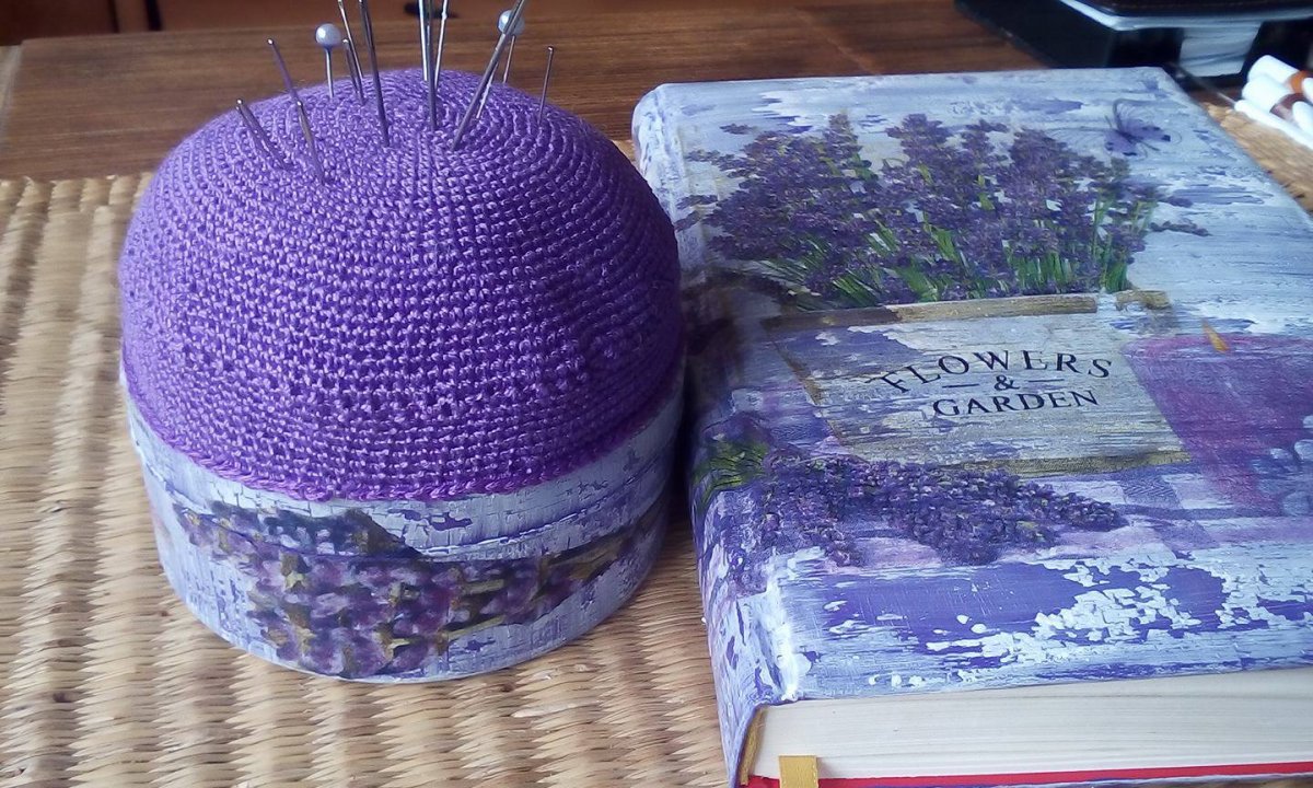 Nový provensal jehelníček.