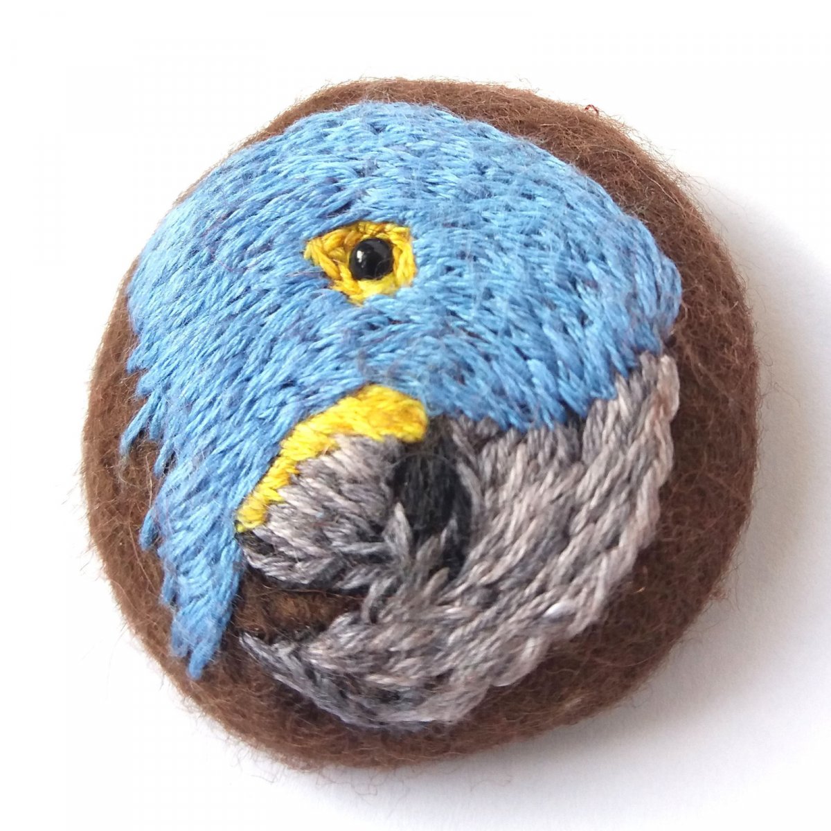 Brož či knoflík "Papoušek ARA"